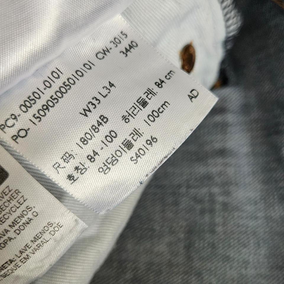 Levi’s 501 Navy Jeans – 33x34 עם כתם צבע קטן בחז