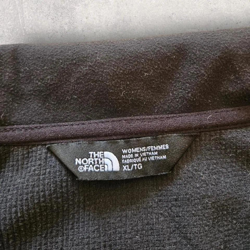 The North Face woman’s jacket size L black like new condition