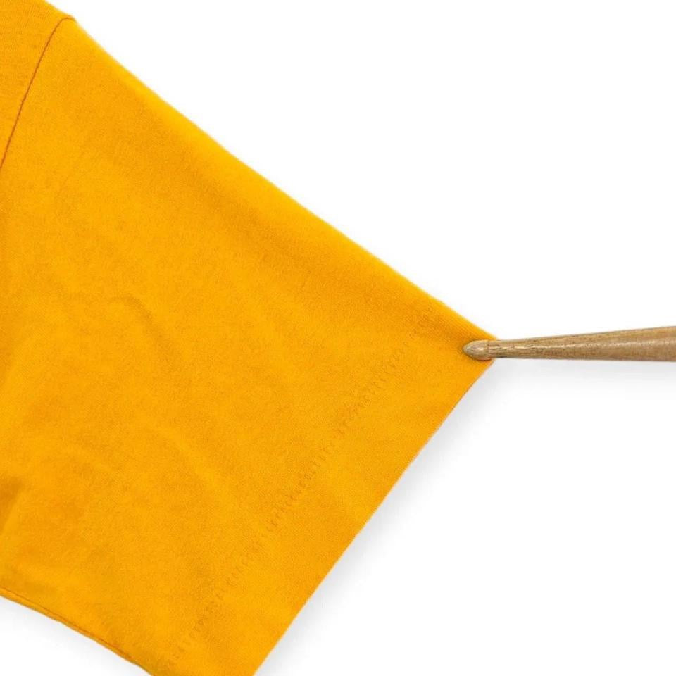 Vintage Single Stitch Graphic Tee - Small חולצת וינטג׳ גרפית עם תפר יחיד, מידה S