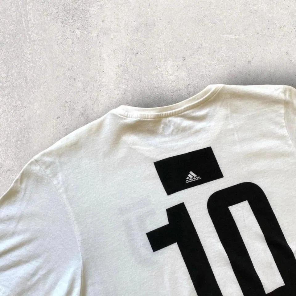 Adidas white juventus T-shirt - Small חולצת טי לבנה של יובנטוס מבית אדידס, מידה S