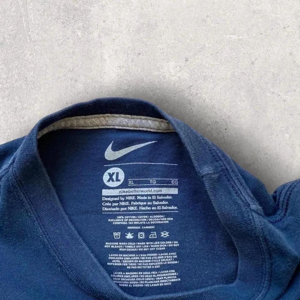 Nike navy T-shirt - Small