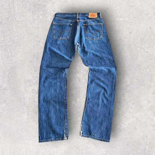 Levi’s 501 Navy Jeans בצבע נייבי מידה W36 L36 עם קרעים קלים בעקבים במצב 9/10