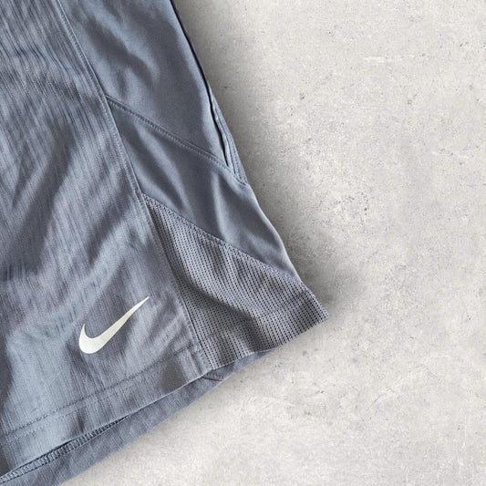 Nike Grey Basketball Shorts בצבע אפור