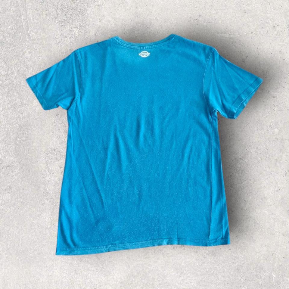 Dickies Blue Logo Tee - Small חולצה כחולה של דיקיז עם לוגו, מידה S לגבר