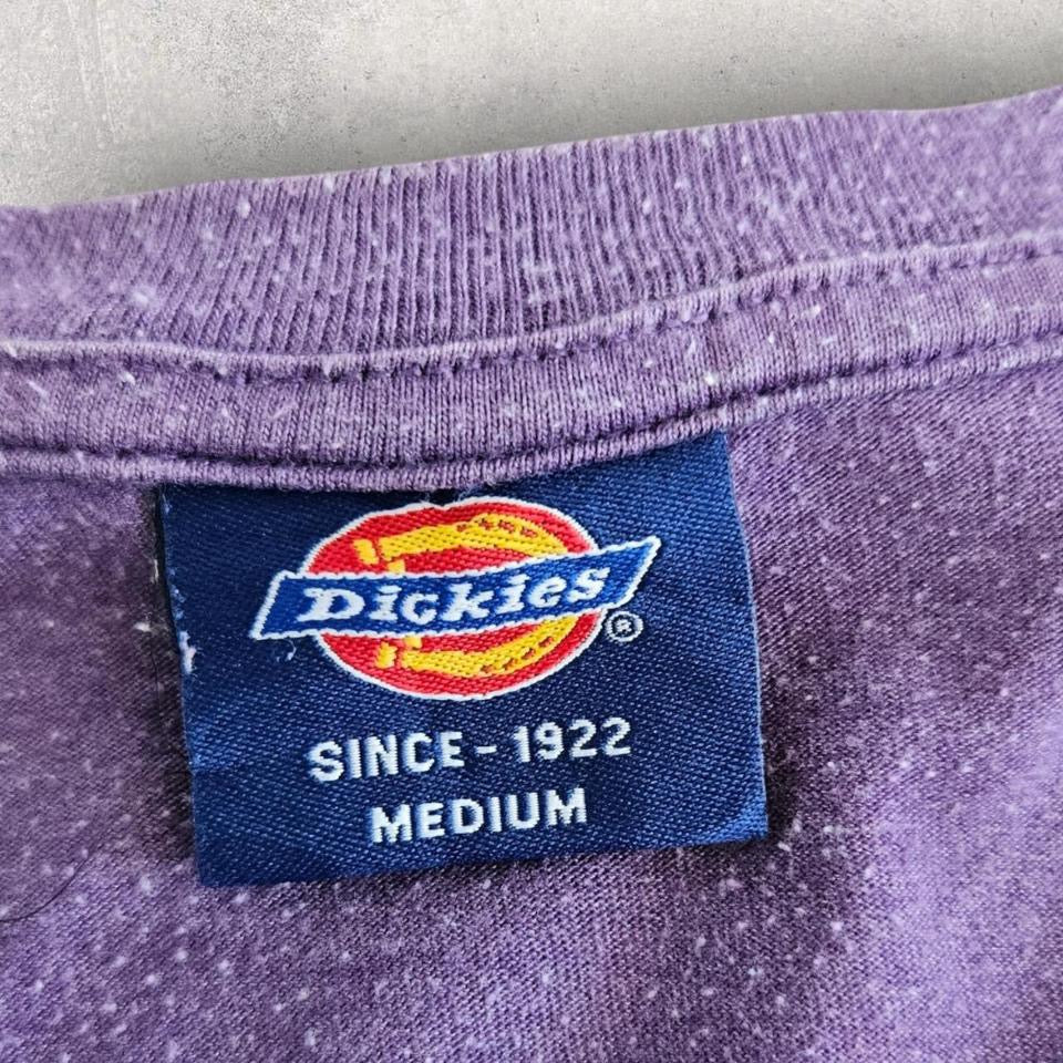 Dickies Purple V-neck Tee - Medium חולצת וי סגולה של Dickies, מידה M