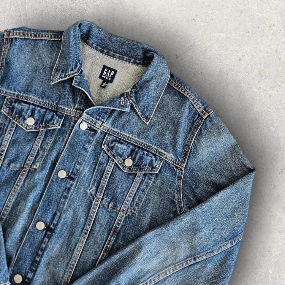 Gap denim jacket size L perfect condition no flaws