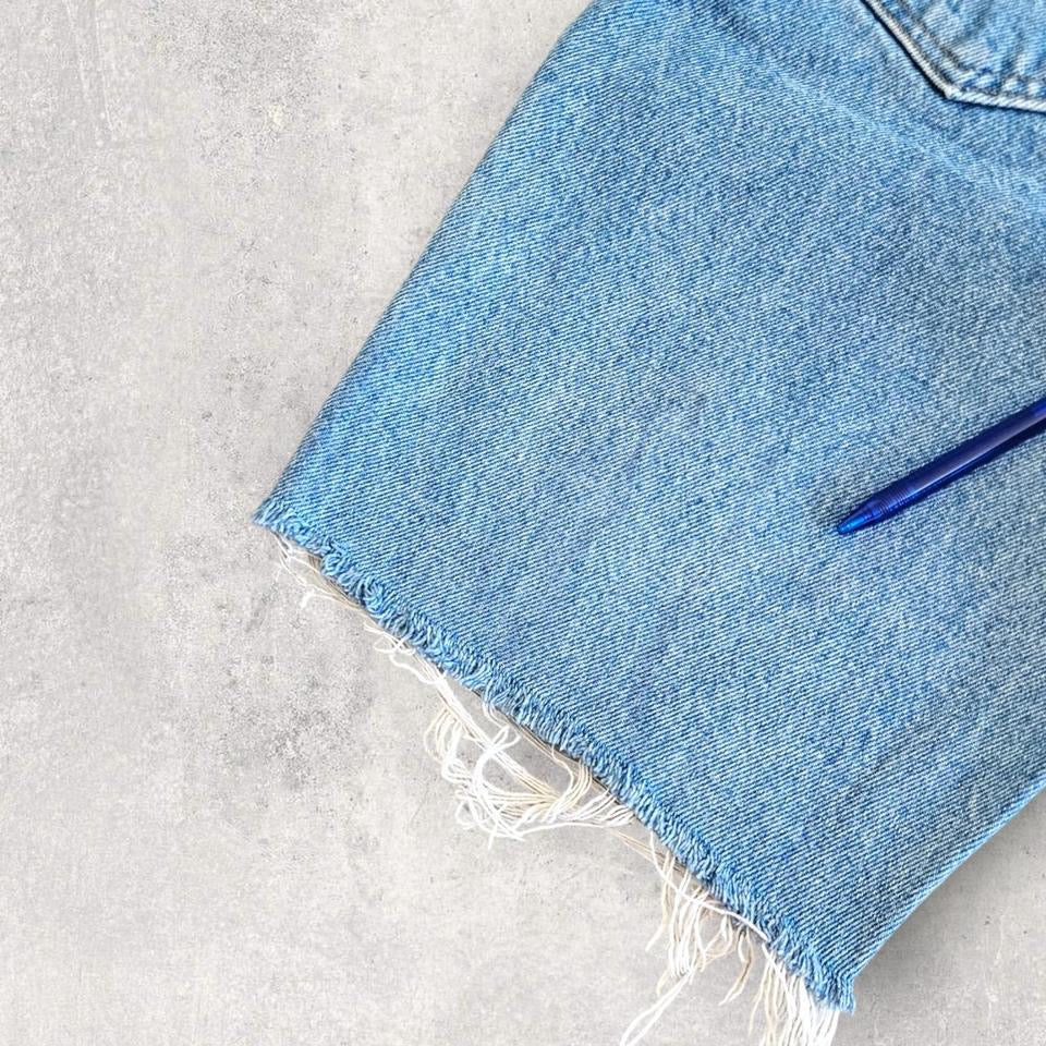 Lee Blue Jeans – W34 בגזרה קלאסית בצבע כחול עם סימן