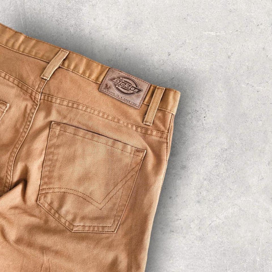 Dickies Brown Short Jeans - W30, Waist 80cm, Length 55cm, 8.5/10 Condition. Ask ChatGPT
