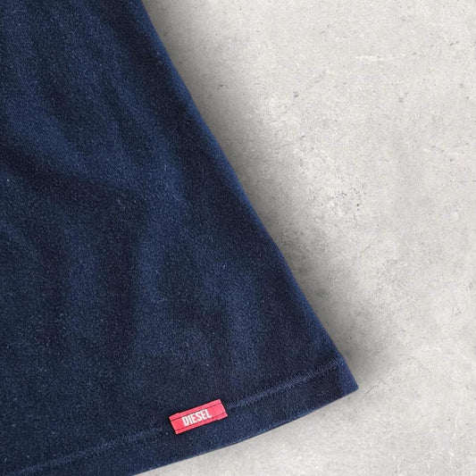 Diesel Classic V-Neck Tee - Small חולצת וי-נק של דיזל, מידה S, מצב 9/10.