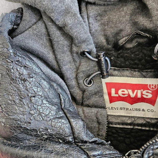 מעיל עור שחור Levi’s עם בטנת שירלינג במידה XL