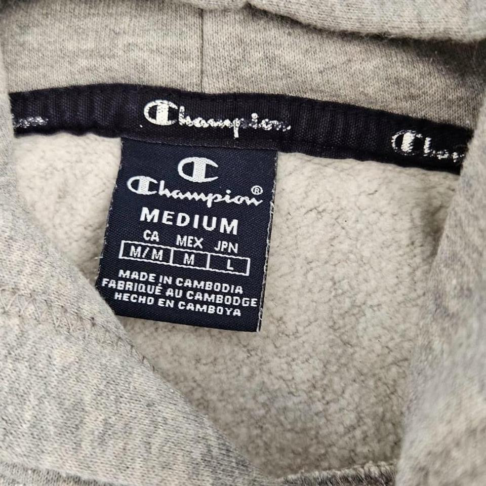 קפוצ’ון Champion אפור עם לוגו, מידה M לגברים, עם מספר כתמים בחזית