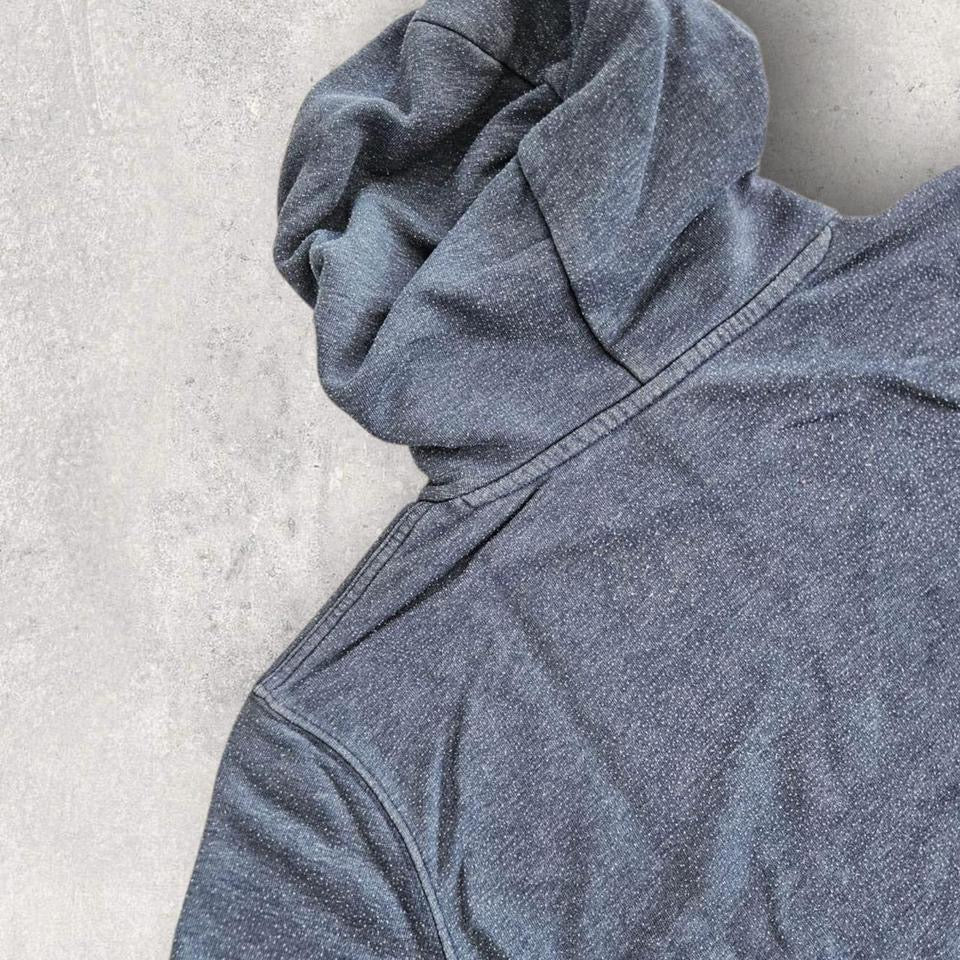 קפוצ’ון Champion כחול קלאסי עם לוגו, מידה L לגברים, במצב טוב מאוד עם דהייה קלה בלבד.