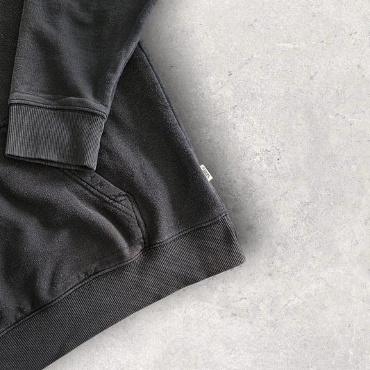 הודי שחור עם גרפיקה של Vans במידה M/L