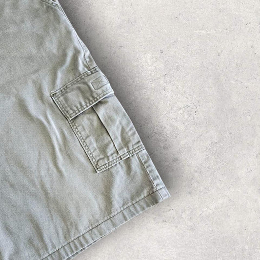 Wrangler Vintage Cargo Shorts - W40 Cargo Shorts Lizard Vintage Clothes 95.00 NIS Wrangler Vintage Cargo Shorts - W40