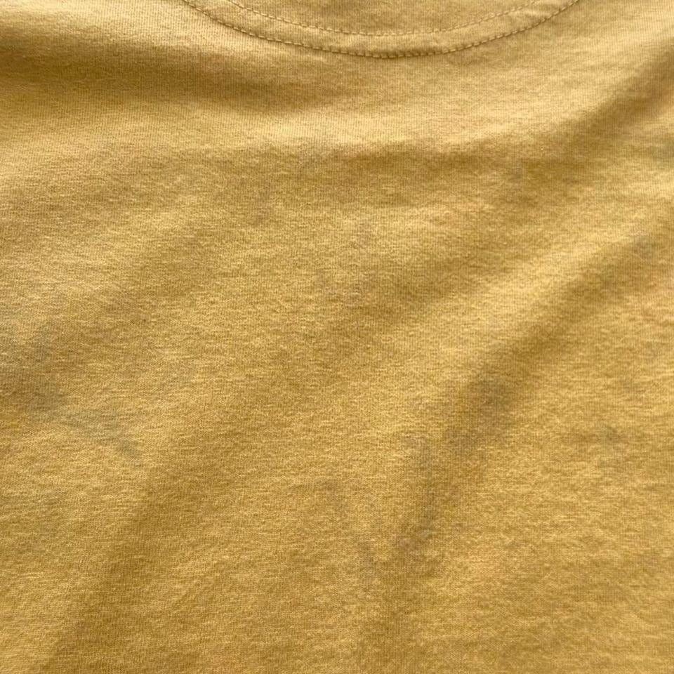 Umbro Vintage V-neck yellow T-shirt - M 55.00 NIS Umbro Vintage V-neck yellow T-shirt - M Lizard Vintage Clothes T-Shirts