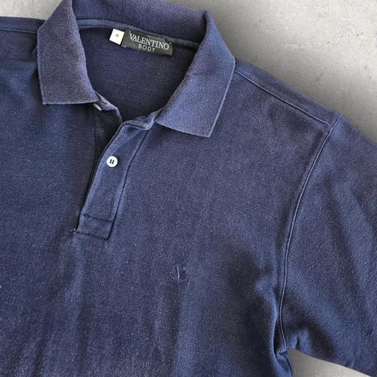 חולצת פולו ולנטינו נייבי לגברים במידה S/M עם שרוולים ארוכים, סימני בלאי קלים מלפנים ומאחור