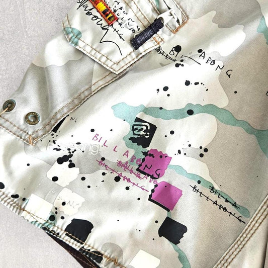 Y2K Billabong Camo Cargo Swimwear Shorts - 30BillabongY2K Billabong Camo Cargo Swimwear Shorts - 30