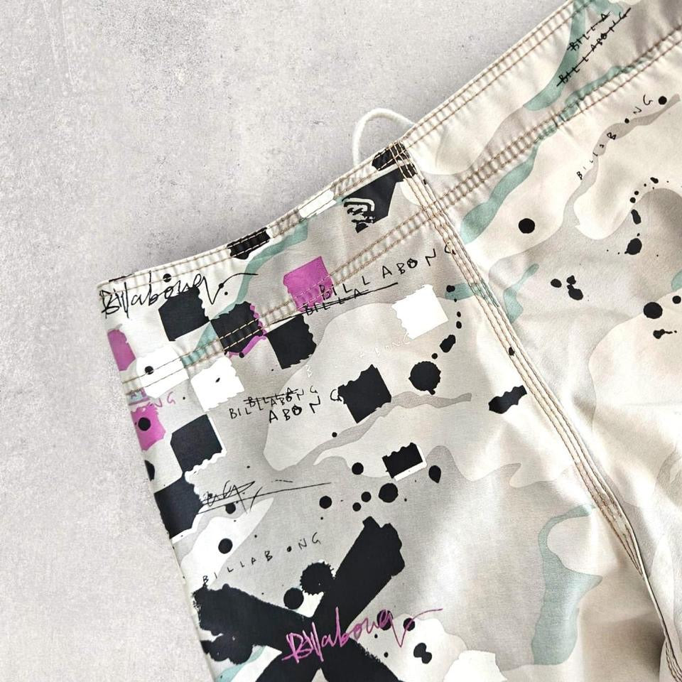 Y2K Billabong Camo Cargo Swimwear Shorts - 30BillabongY2K Billabong Camo Cargo Swimwear Shorts - 30