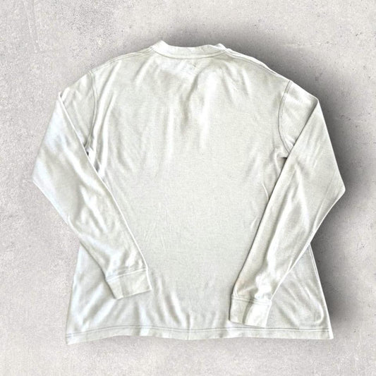 Fits man’s MChest - 59cmLength - 73cmSleeve - 63cmHas a small stain on the front and sleeve 8.5/10 overall Condition