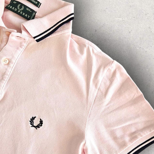 Size - SChest - 49cmLength - 62cm Has big stains on the collar 8/10 overall condition