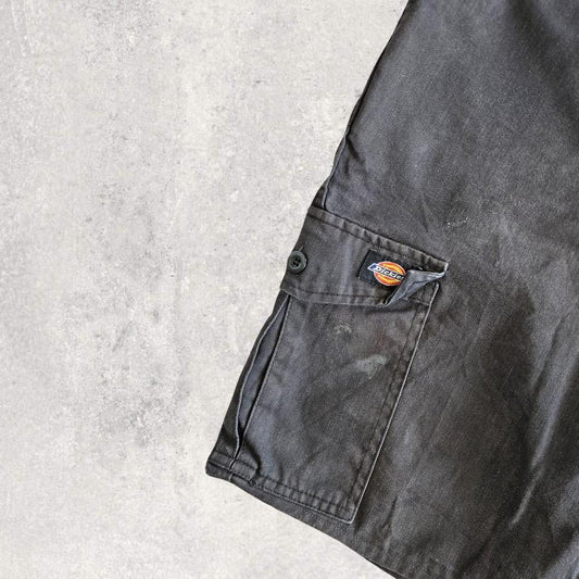 Dickies Black Cargo Shorts - W38Cargo ShortsLizard Vintage Clothes