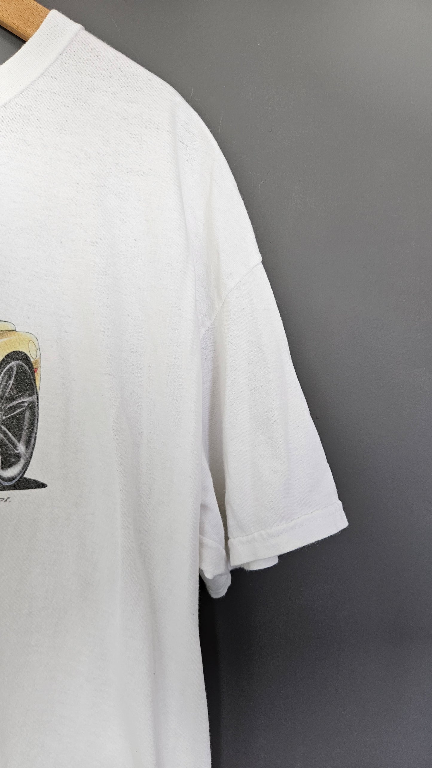 Hanes White Graphic Tshirt - XL חולצת טי גרפית לבנה האיינס וינטג' יד שנייה