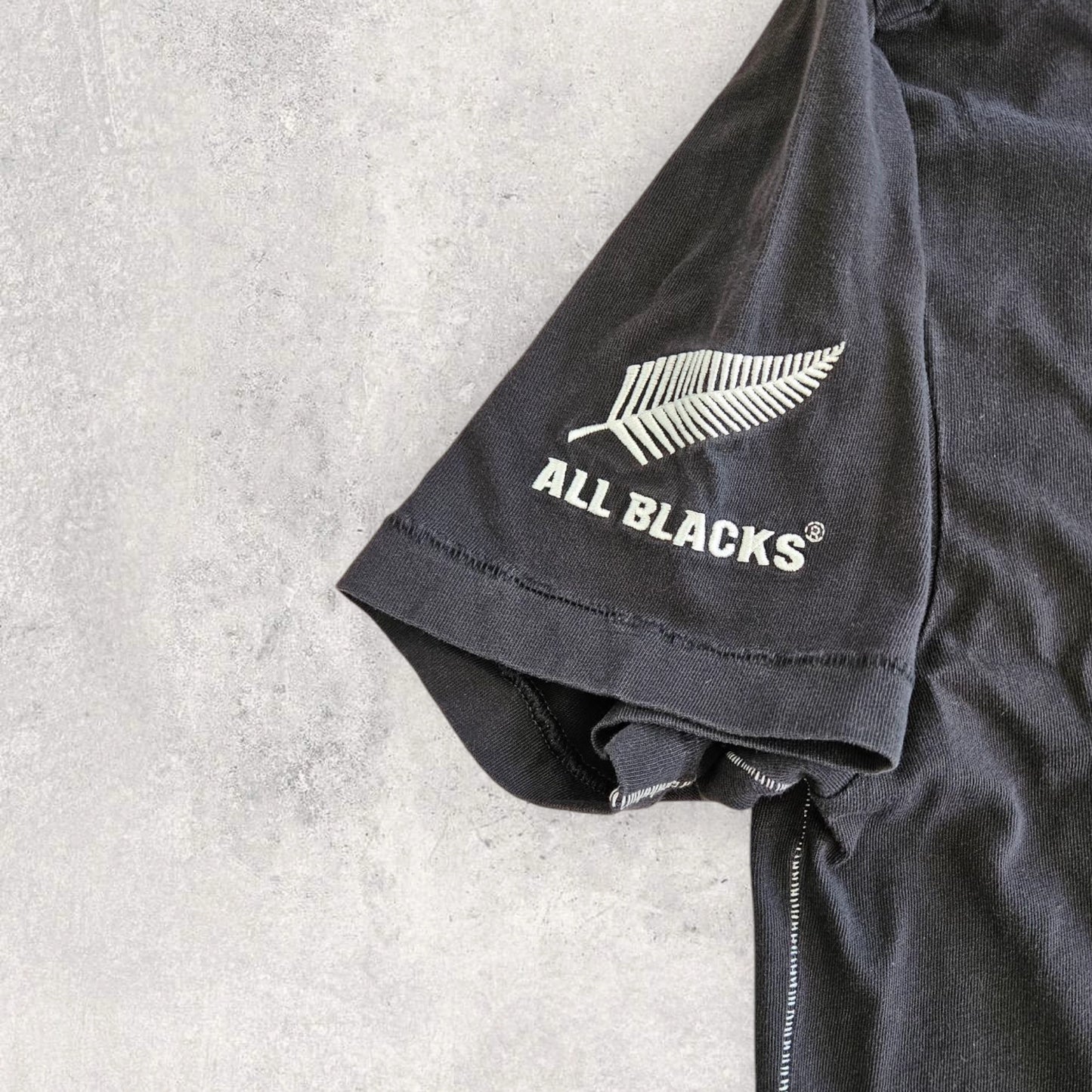 Adidad Black Logo Tshirt - XL חולצת טי שחורה אדידס יד שנייה וינטג'