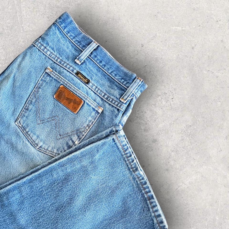 Wrangler Blue Jeans – 36x42 עם סימנים קטנים מקדימה