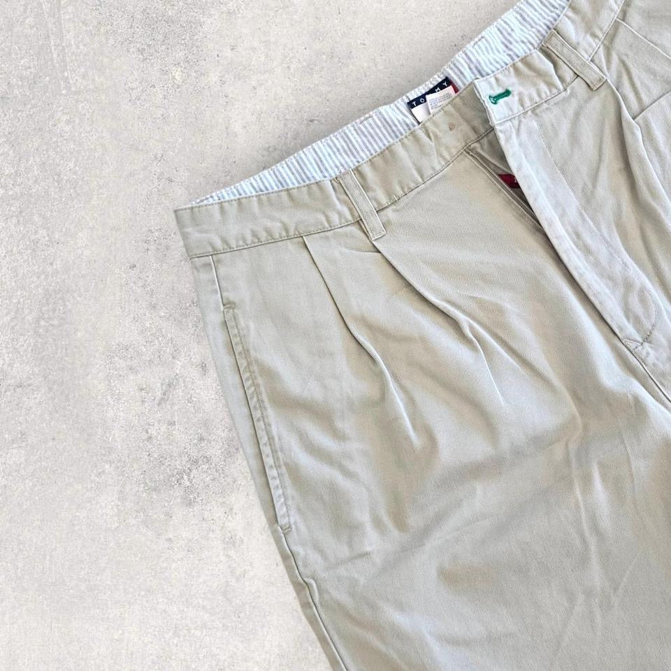 ommy Hilfiger grey short pants size W34 waist 84cm length 54cm missing main button