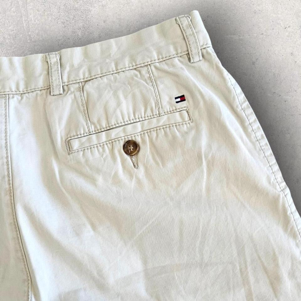 Tommy Hilfiger Cream Shorts בצבע קרם