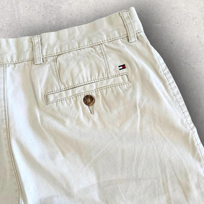 Tommy Hilfiger Cream Shorts בצבע קרם