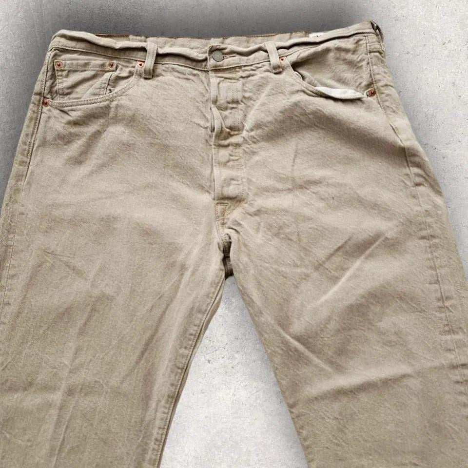 Levi’s 501 White Oak Denim עם סימן קטן בגב