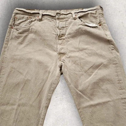 Levi’s 501 White Oak Denim עם סימן קטן בגב