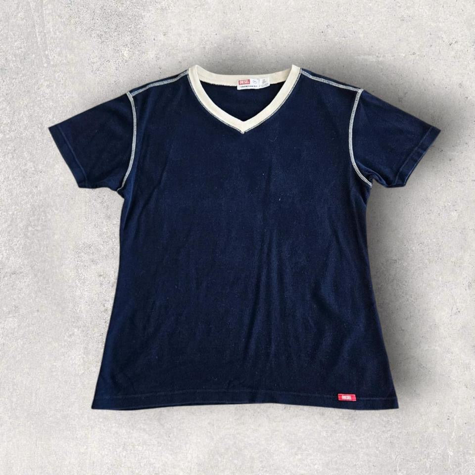 Diesel Classic V-Neck Tee - Small חולצת וי-נק של דיזל, מידה S, מצב 9/10.