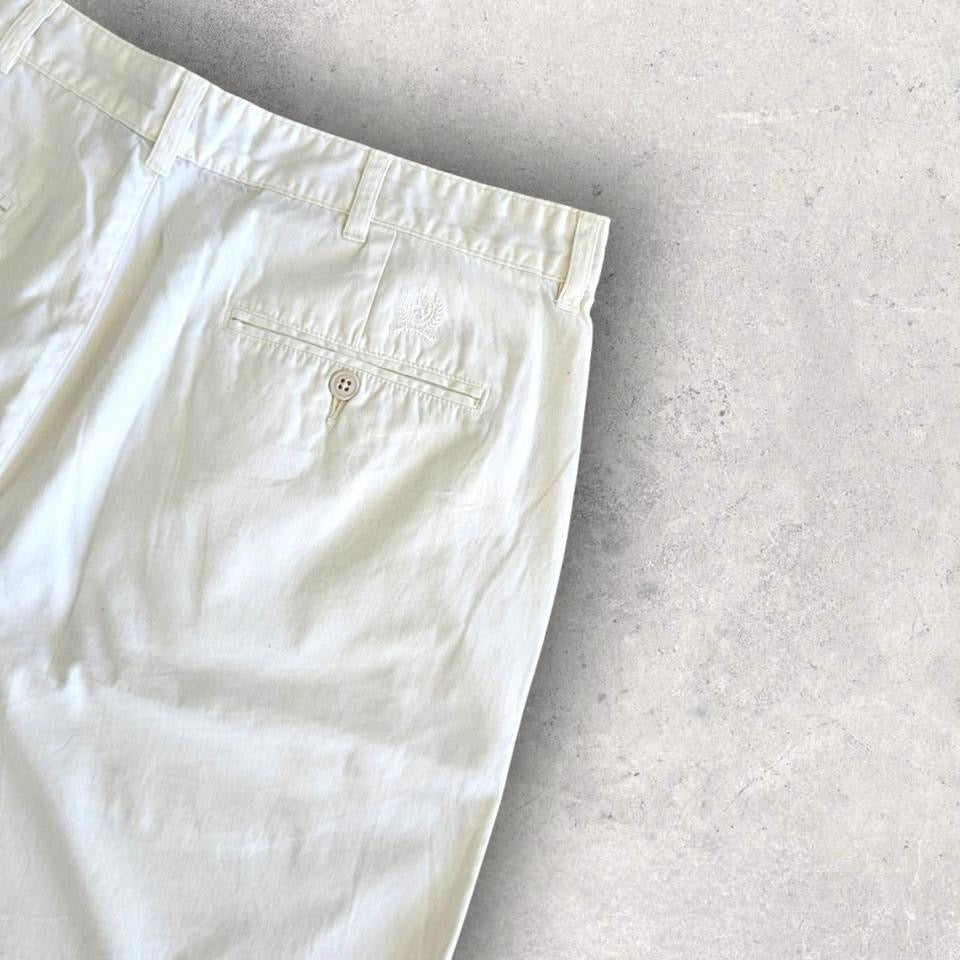 Tommy Hilfiger White Shorts בצבע לבן, מידה W36