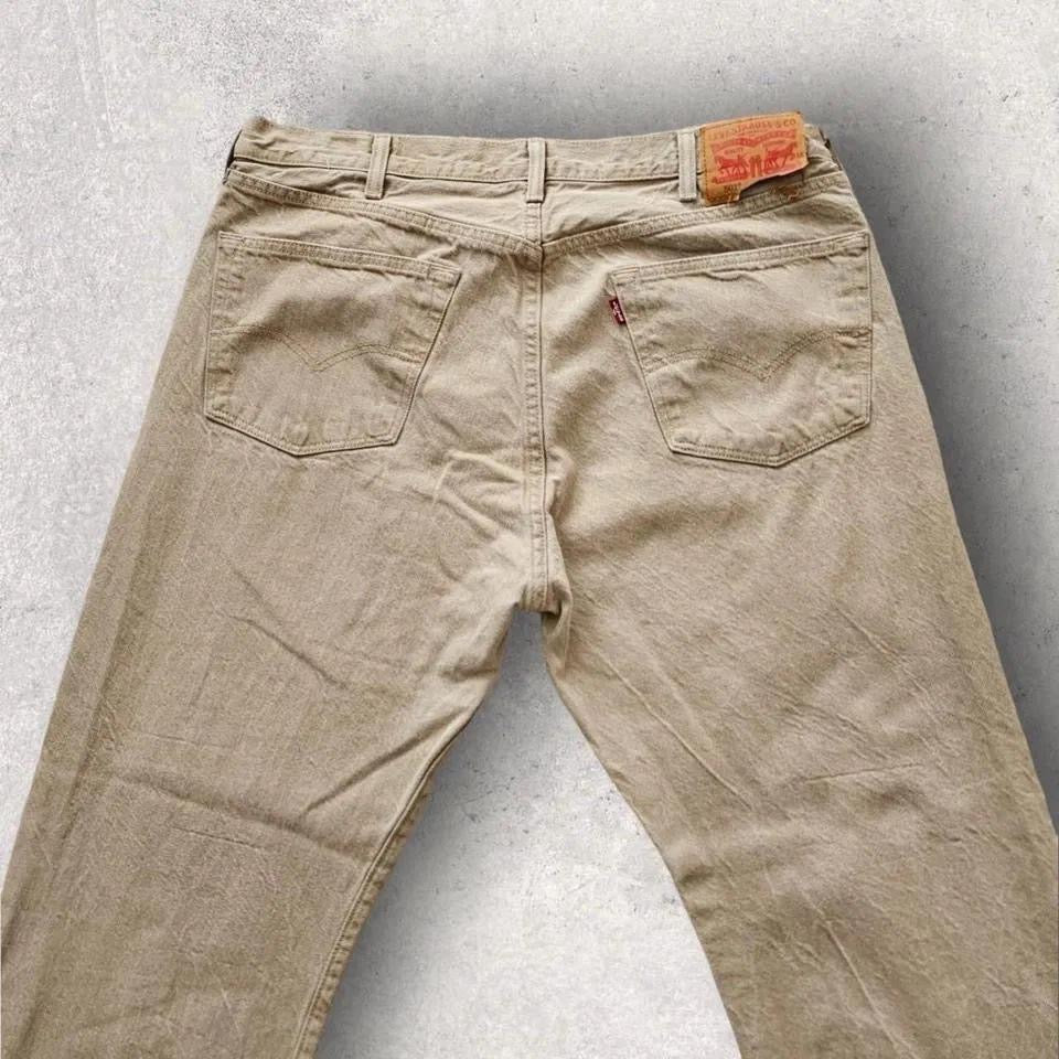 Levi’s 501 White Oak Denim עם סימן קטן בגב