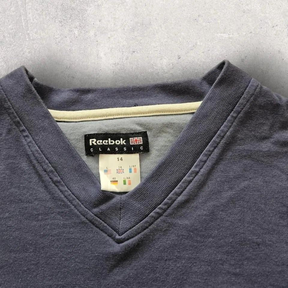 Retro reebok V-neck - 14 חולצה כחולה של ריבוק עם דהייה קלה