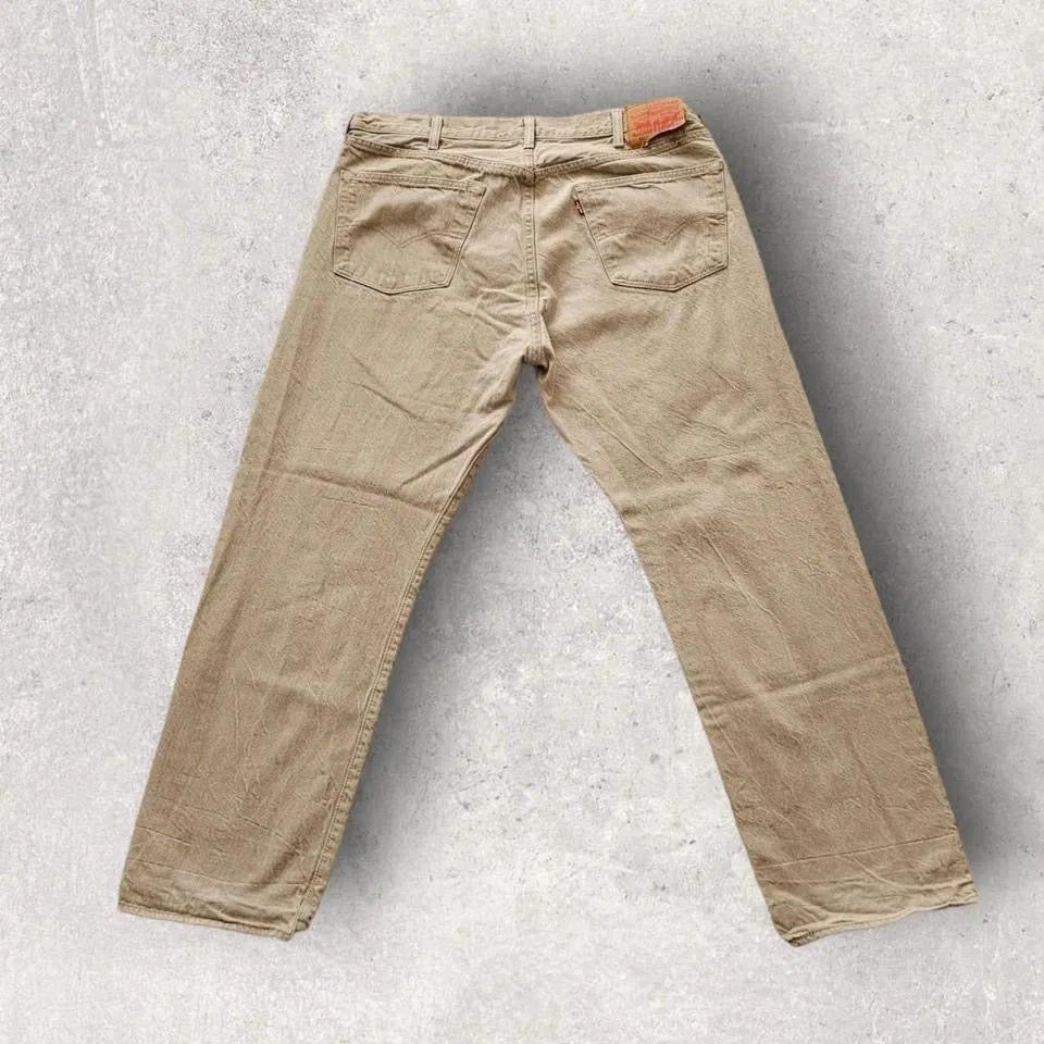 Levi’s 501 White Oak Denim עם סימן קטן בגב