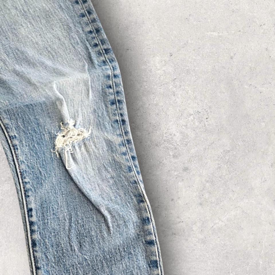 Levi’s 501 Blue Jeans – 30x30 עם קרע בברך ושריטה בצד