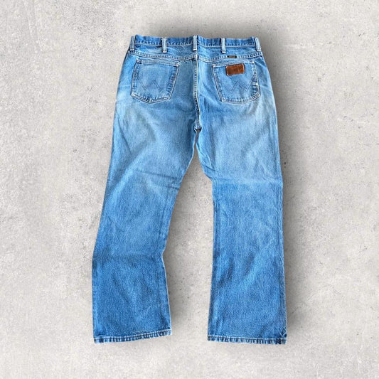 Wrangler Blue Jeans – 36x42 עם סימנים קטנים מקדימה