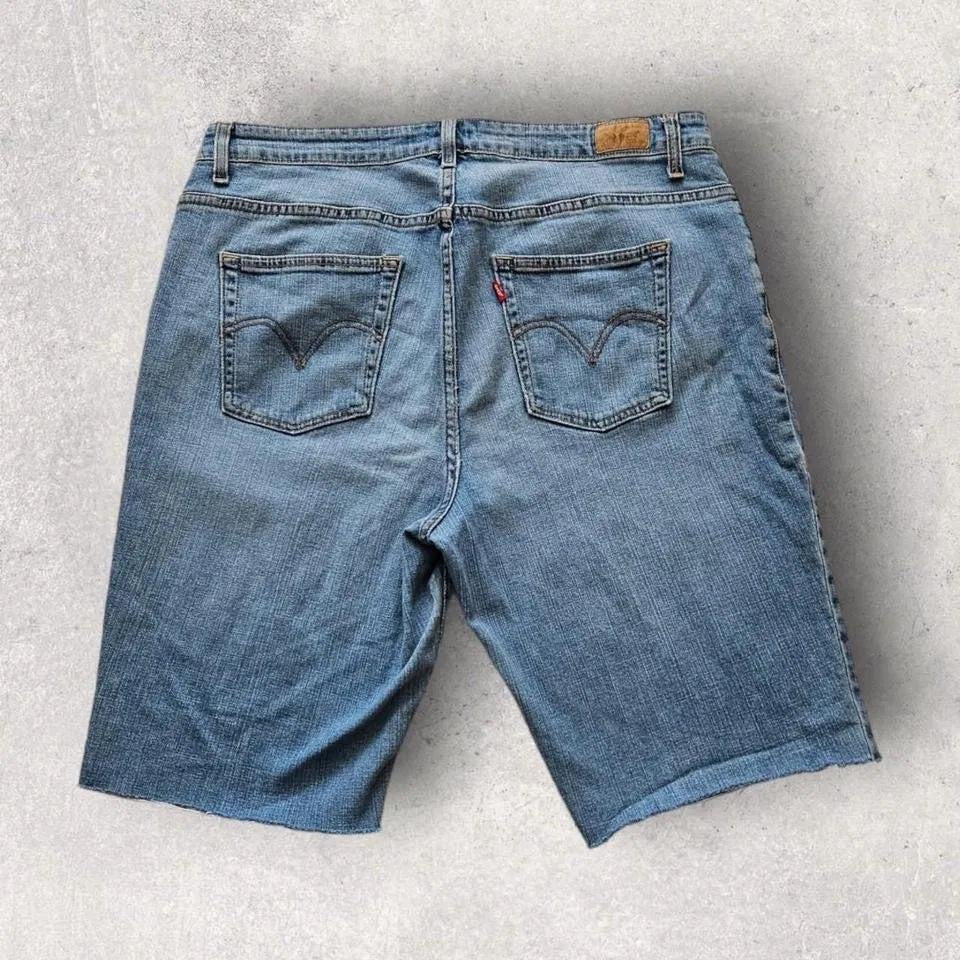 Levis 580 woman’s shorts בגזרת Boot Cut, צבע כחול