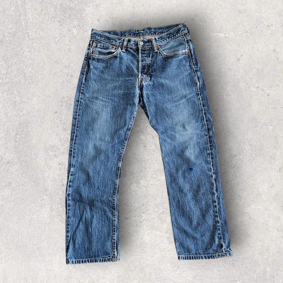 Levi’s 501 Navy Jeans – 33x34 עם כתם צבע קטן בחז