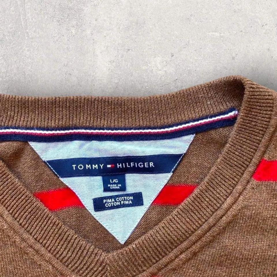 Tommy Hilfiger sweater - M, סוודר ירוק עם פסים אדומים ולוגו רקום