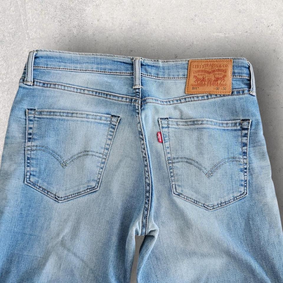 Levi’s 511 Blue Jeans – 32x32 עם דהייה וכתם קל