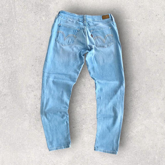 Woman’s Levi’s blue Jeans – W28 בצבע כחול, מידה W28