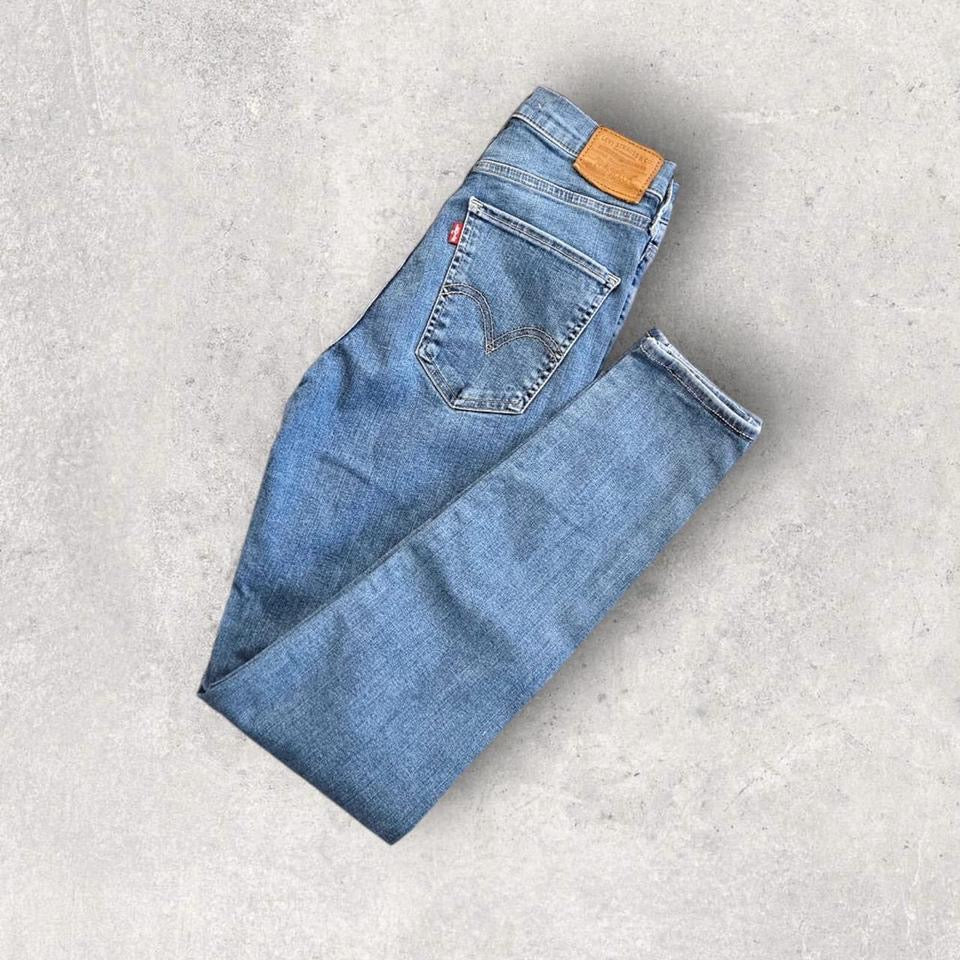 Levi’s woman’s Jeans – mile high super skinny – 26x32 