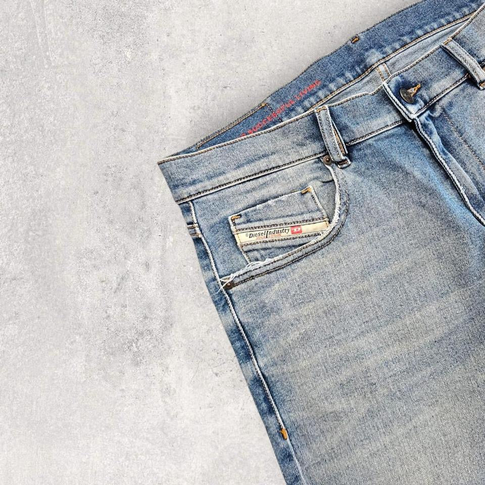 Vintage Diesel blue jeans size 34 with front mark and heavy fade