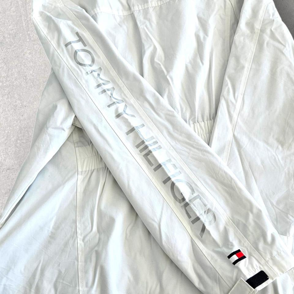Tommy Hilfiger white ski jacket size XL, small stain on shoulder