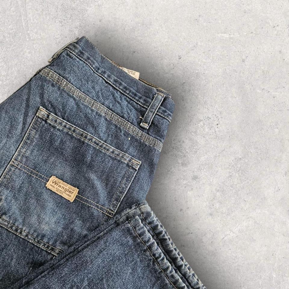 Wrangler Navy Thick Jeans – 30x32 עם חור ודעיכה קלה
