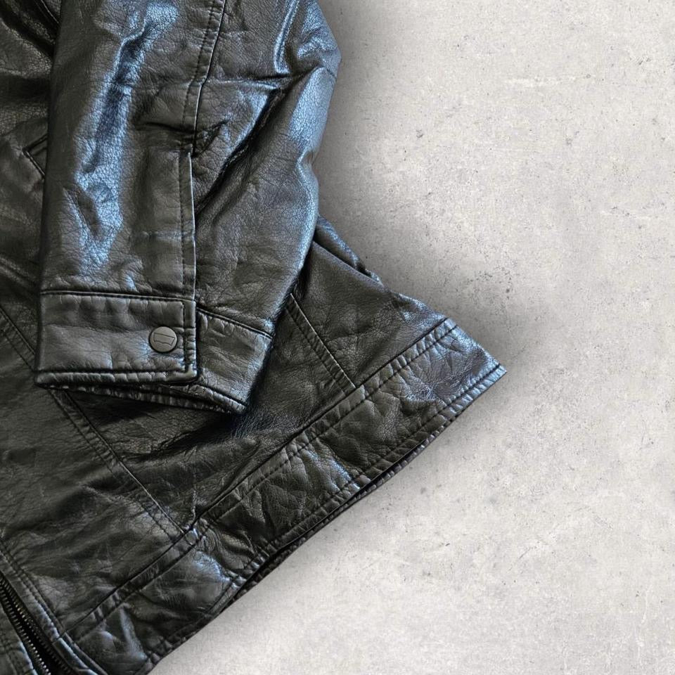 מעיל עור שחור Levi’s עם בטנת שירלינג במידה XL